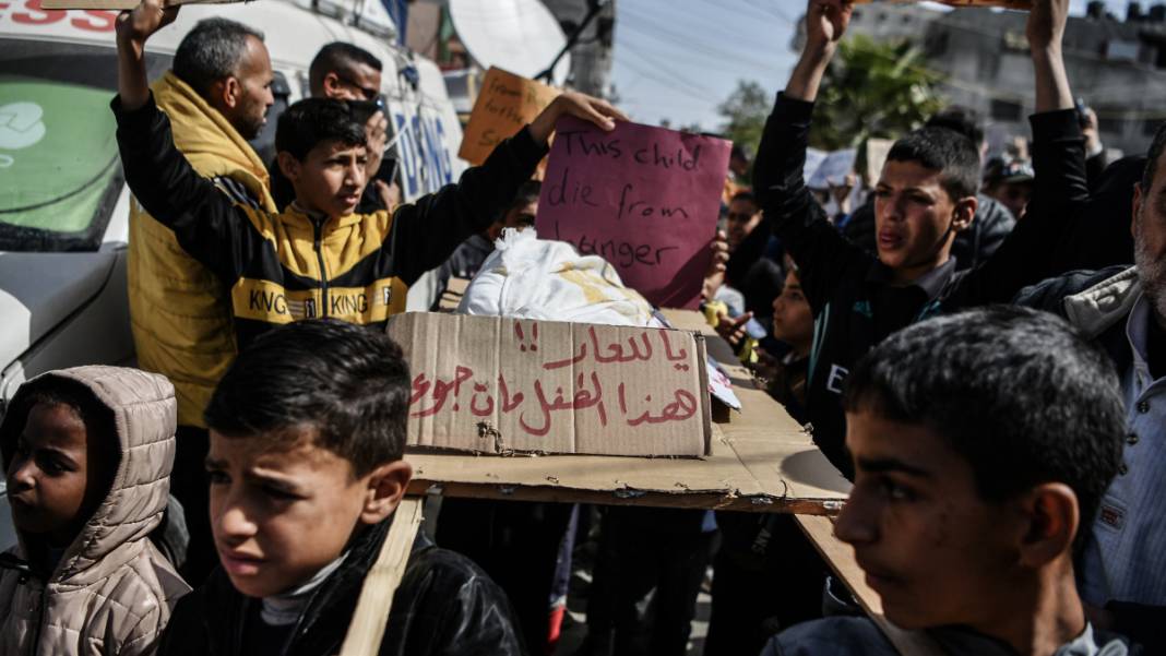 152 gündür felaketi yaşıyorlar: Gazzeli çocuklardan 'ölüyoruz' protestosu 3